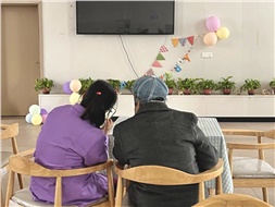 當你老到忘了世界，我該拿什么來愛你